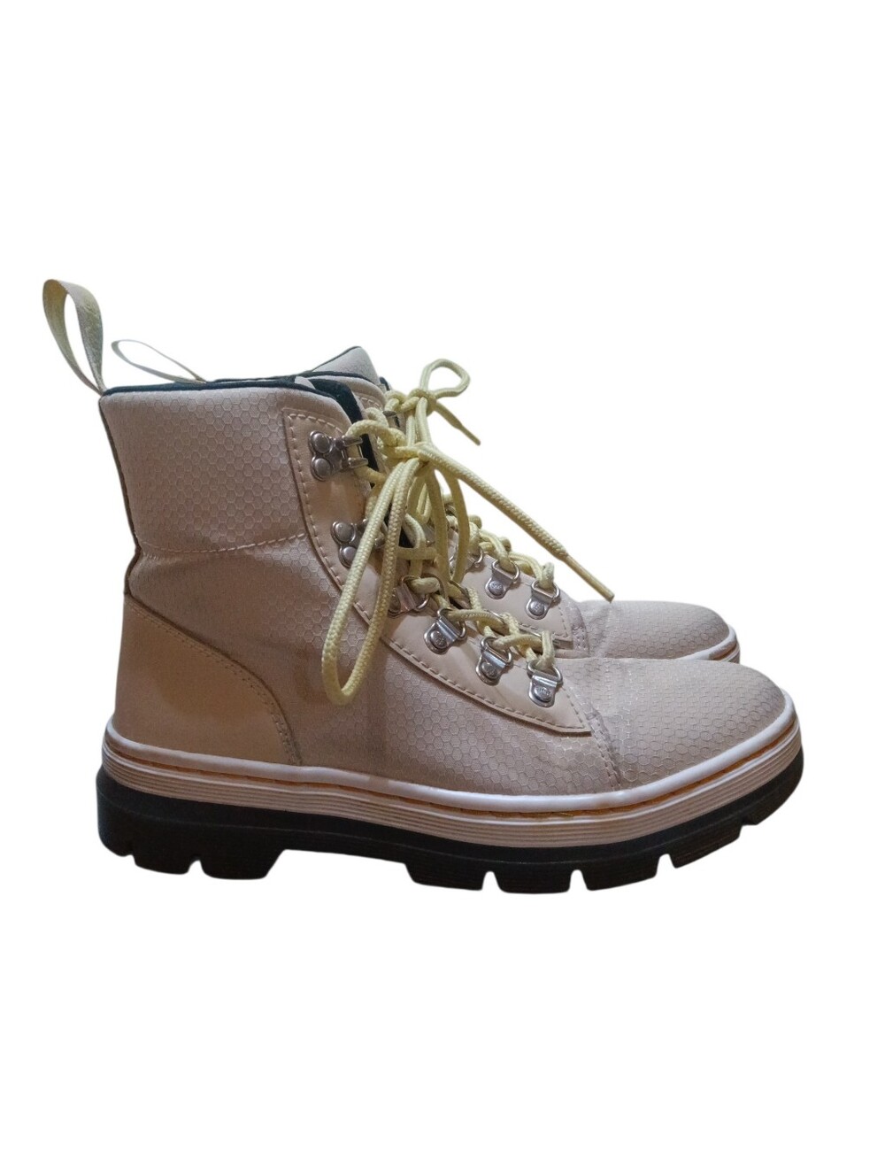 Dr Martens Women's Combs 6 Eyelet Combat Boots Parchment Beige Size 7